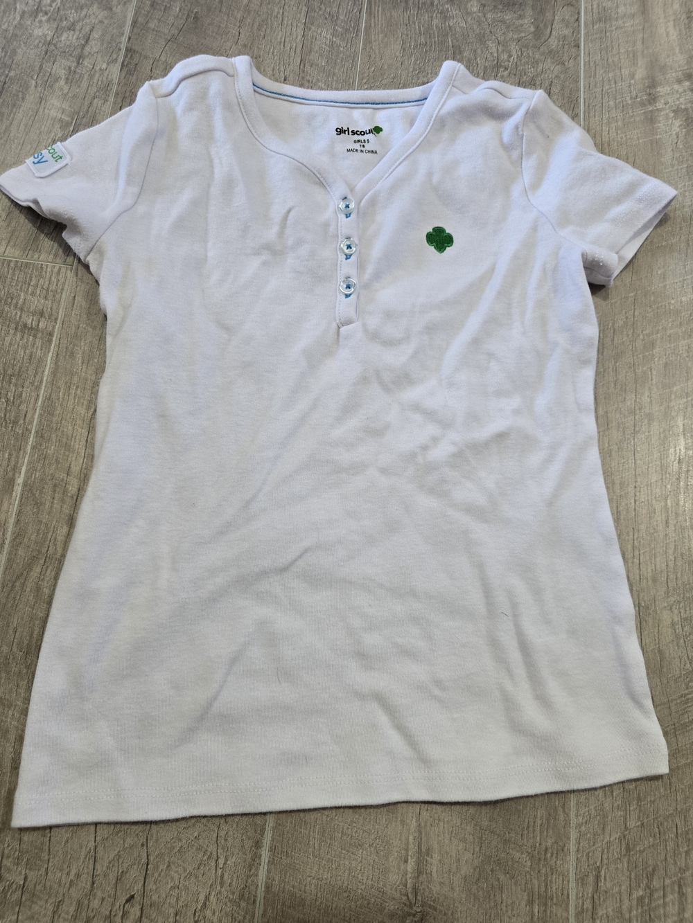 Daisy Girl Scouts White Short-Sleeve Henley Top with Green Clover